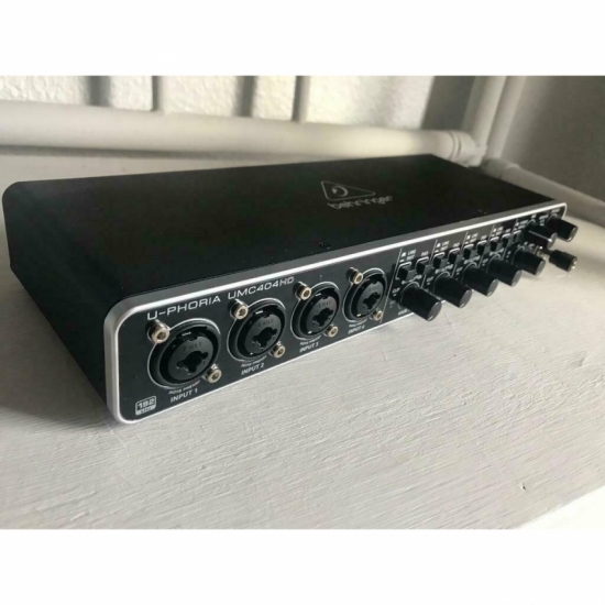 BEHRINGER UMC404HD